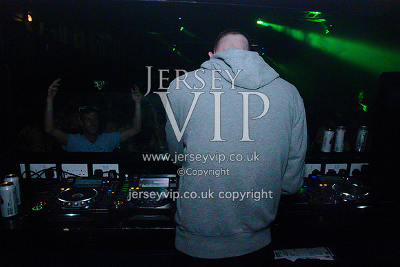 DSC_2704.NEF-01