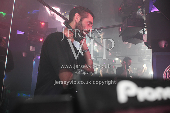 JW (89)