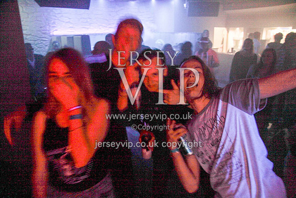CW (26)