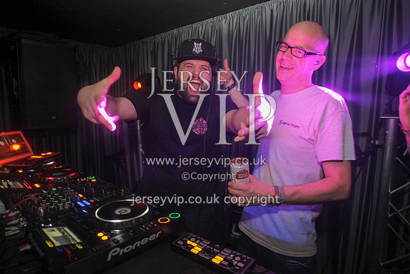JW (142)